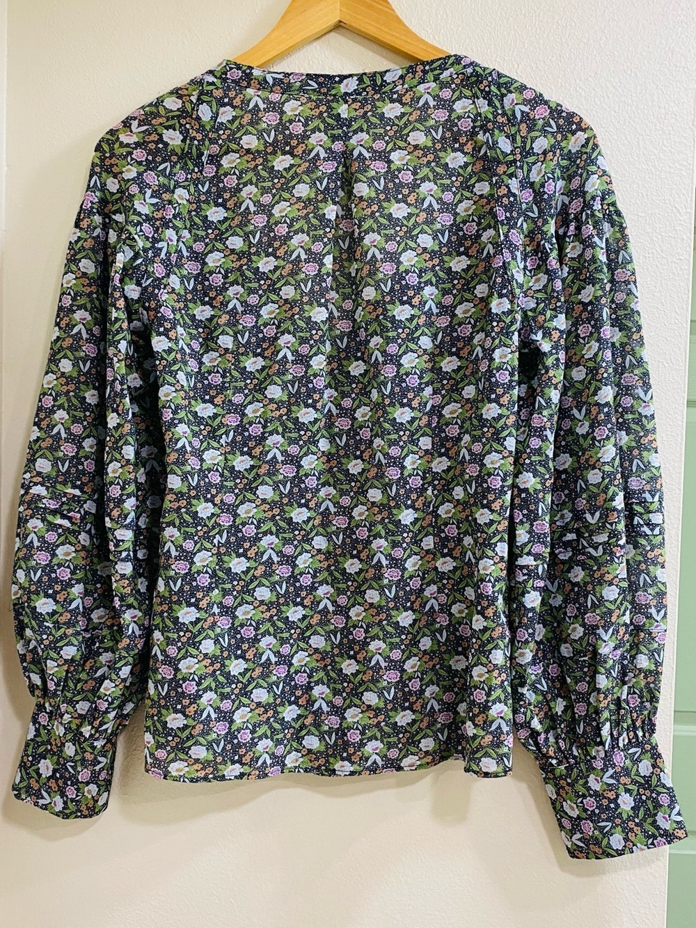 Joie Talma Floral Button Front Blouse with Long Balloon Sleeves Size XS - Picture 10 of 10